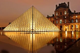 Too Many Tourists? Mona Lisa Moves to a Quieter Home in the Louvre